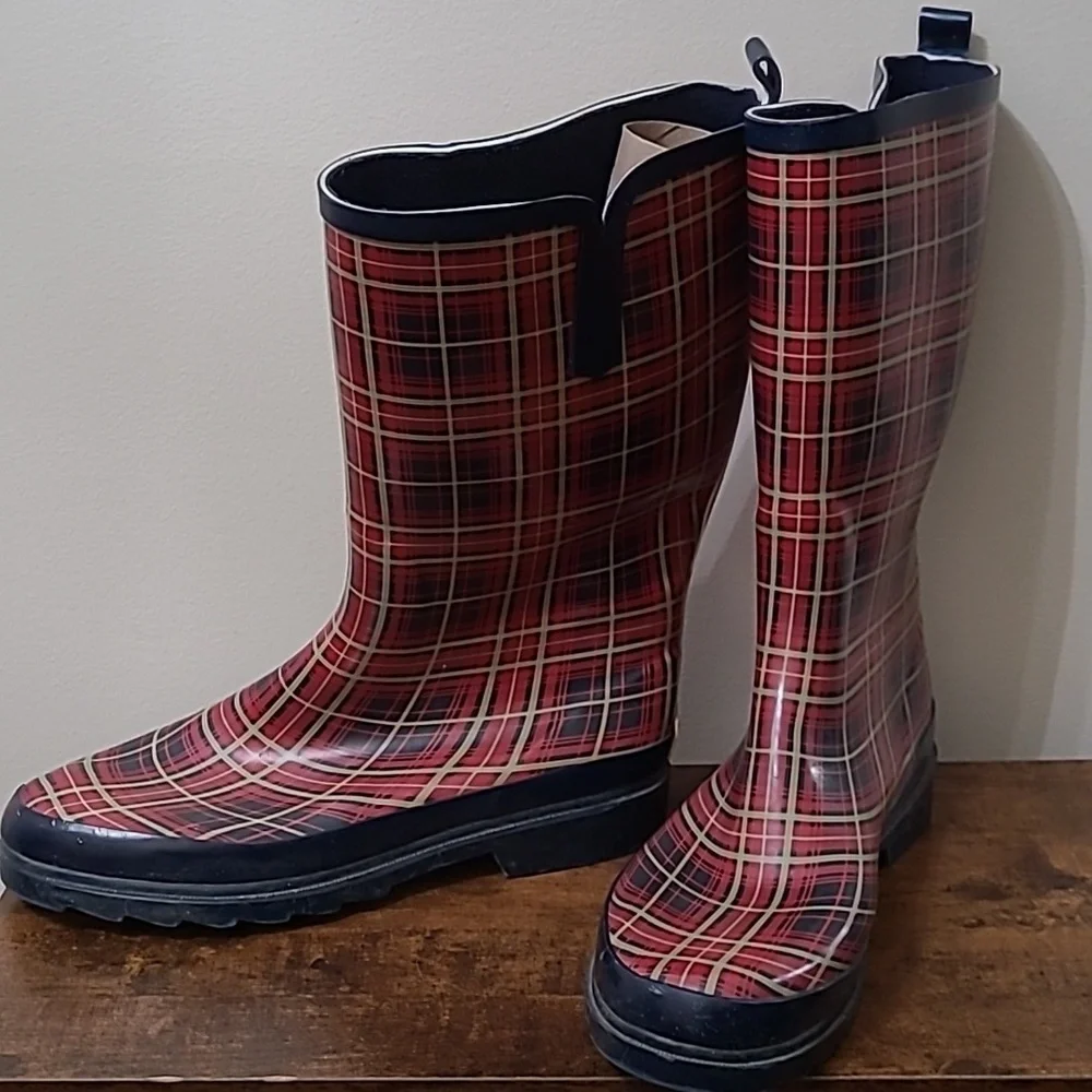 Bit & Bridle Red & Navy Blue Plaid Rain Boots with Navy Trim size 10